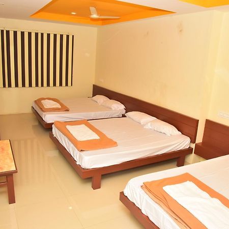 Bright Palace Restaurant And Residency Hotel Shimoga Buitenkant foto