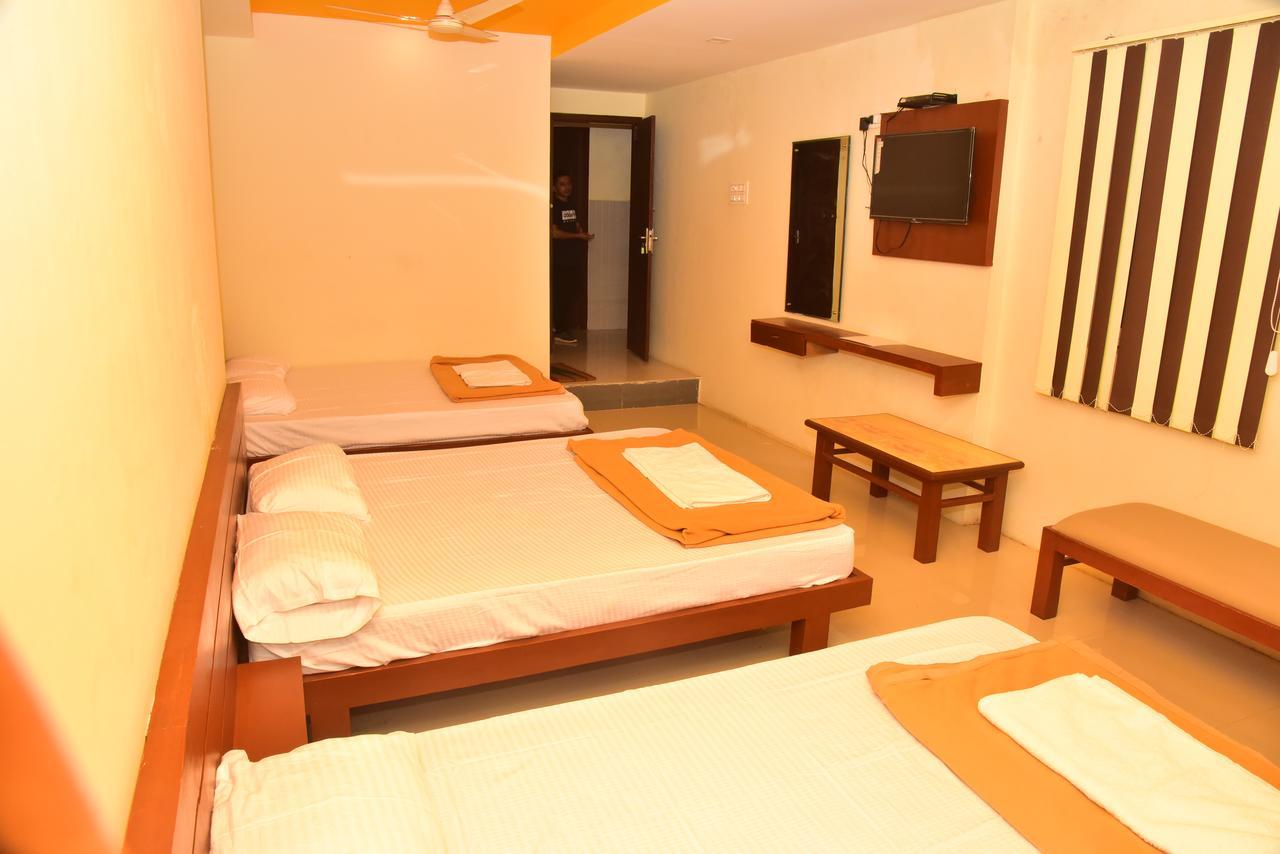 Bright Palace Restaurant And Residency Hotel Shimoga Buitenkant foto
